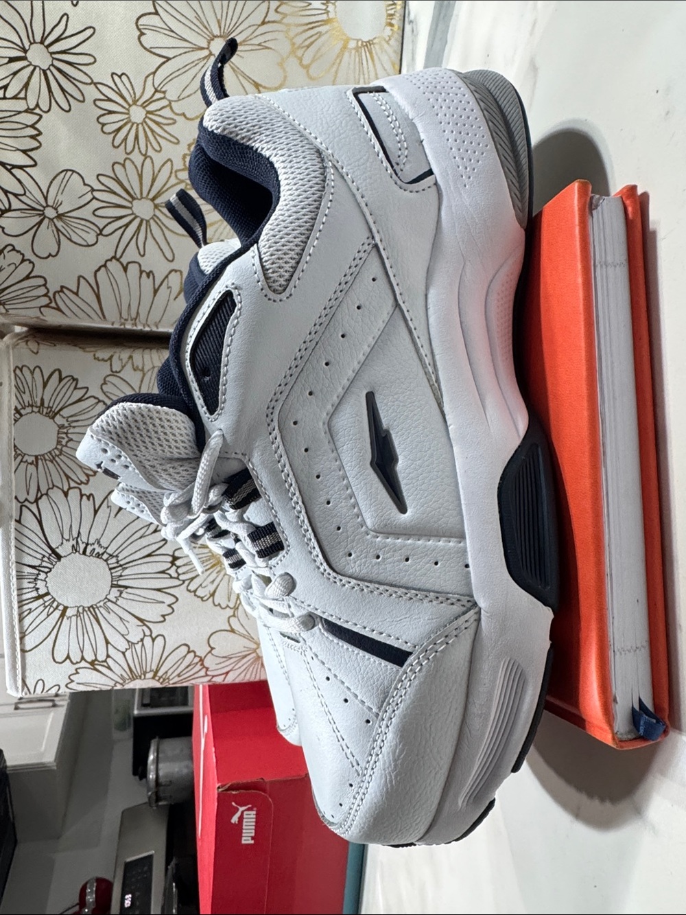 Avia Cross Training Sneakers Mens 8.5 4E White Navy Good Leather Memory Foam